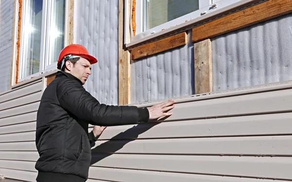 From Cracks to Crumbling: Complete Siding Repair Solutions