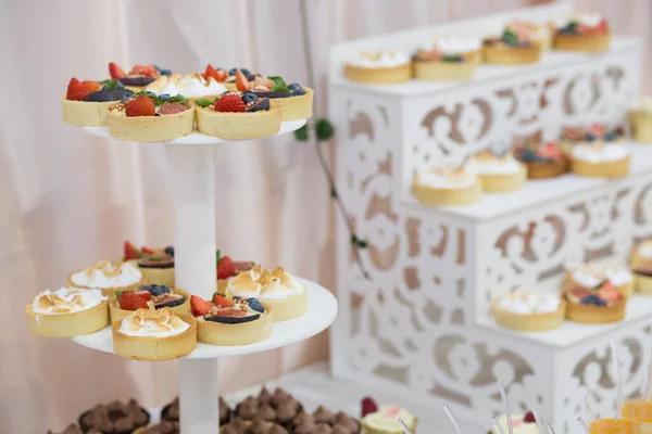 Top 5 Reasons to Love Cake Bars Carts